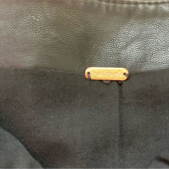 Free People black faux leather miniskirt,snap front closure,4 (see measurements) - Picture 2 of 7